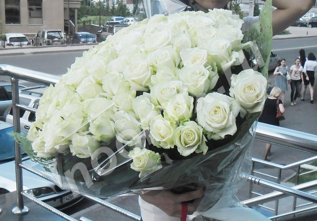 21 роза Белые розы Аваланш Подмосковье 50 см,  МОСКВА