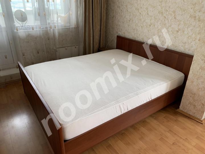 Двуспальная кровать с матрацем и водонепроницаемым ...,  МОСКВА