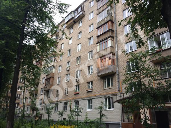 Продаю 3-комн квартиру 90 кв.м Этаж 2/9