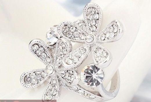 Продам красивое кольцо цветок,  САНКТ-ПЕТЕРБУРГ