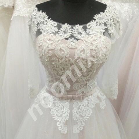 Новое блестящее свадебное платье