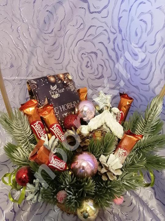 Новогодняя композиция в корзине. Чай, конфеты, шишки, ..., Московская область