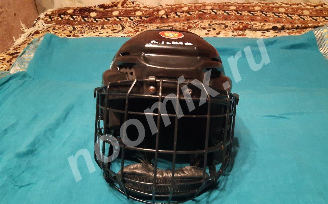 Хоккейный шлем с решёткой
